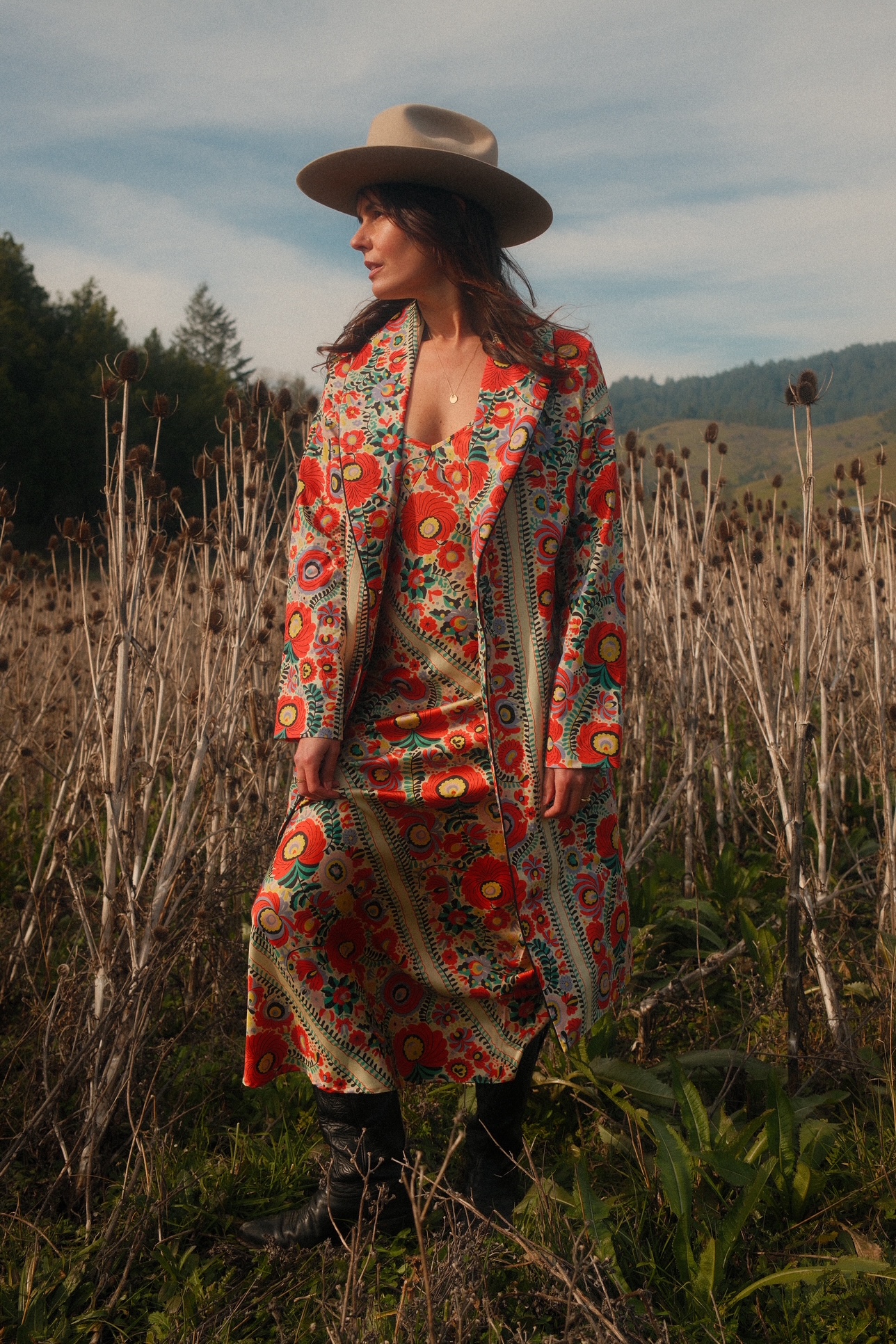 Look 04 — coat with hat, three-quarter turn