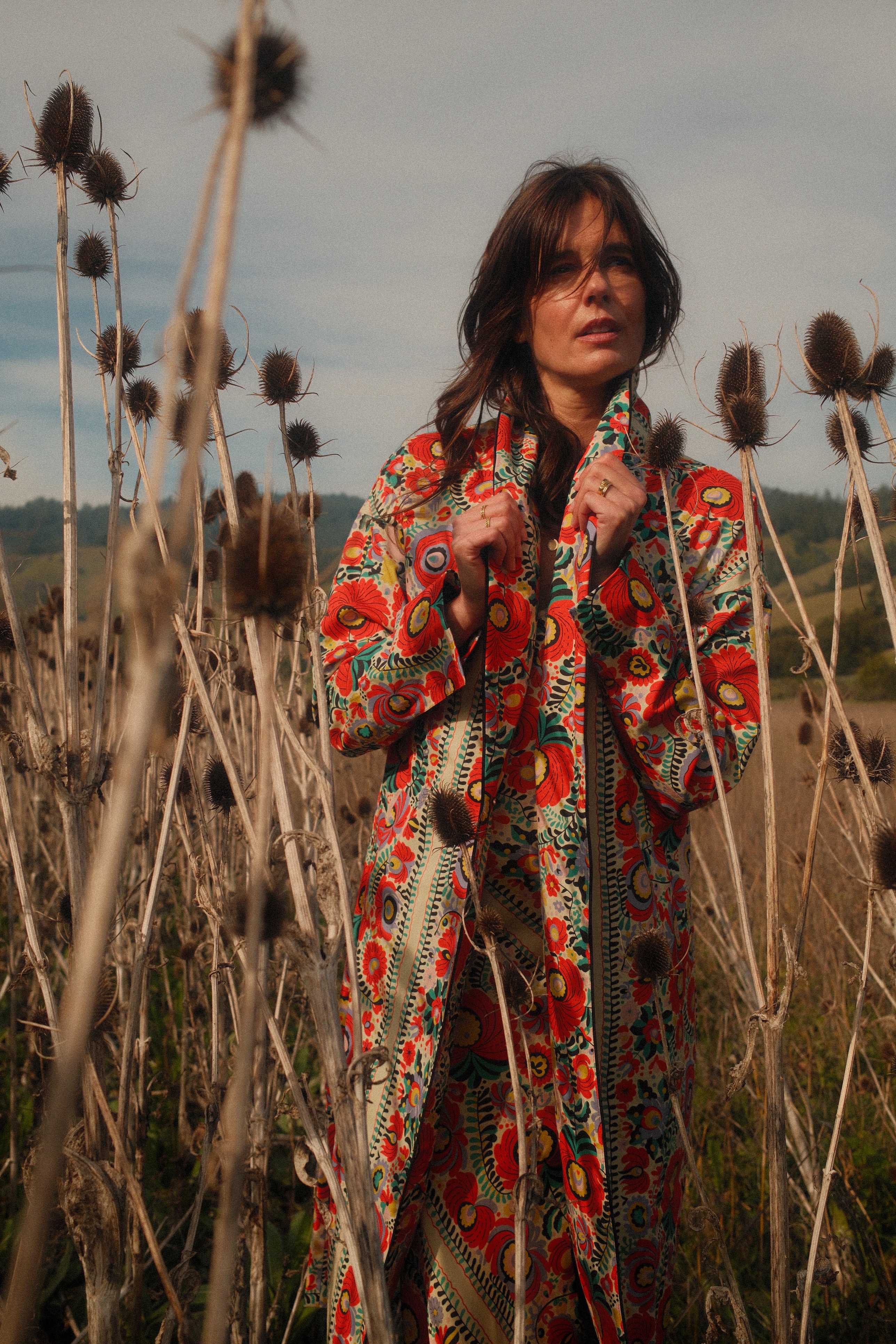 Look 01 — poppy coat in the teasel field