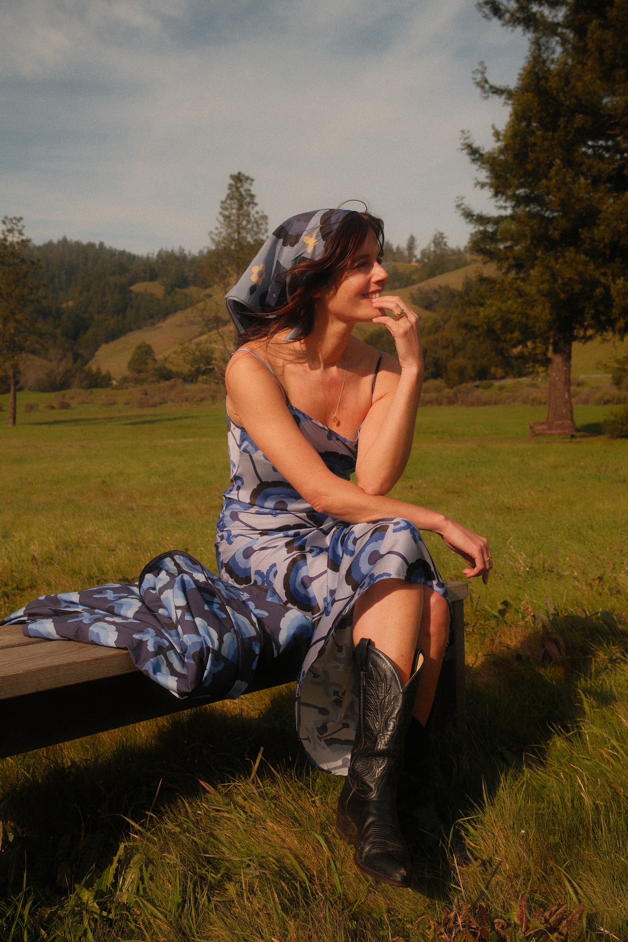Look 06 — blue print on the bench